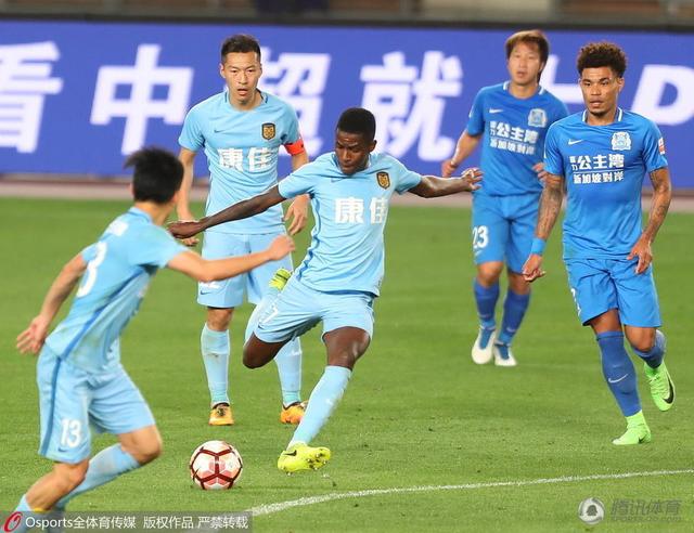在公厕被灌满jing液绑在公厕