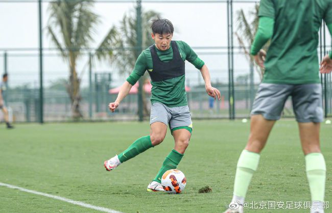 丝袜美女被出水一区