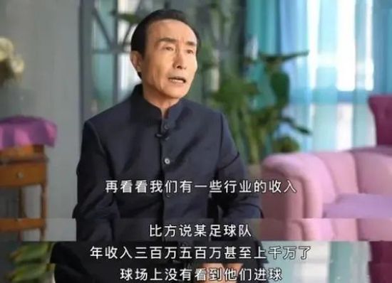 美女脱掉内裤让男人捅